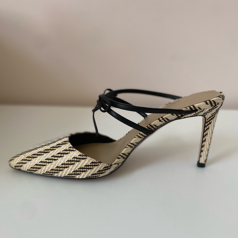 Ann Taylor Cream and Black Classic Heel